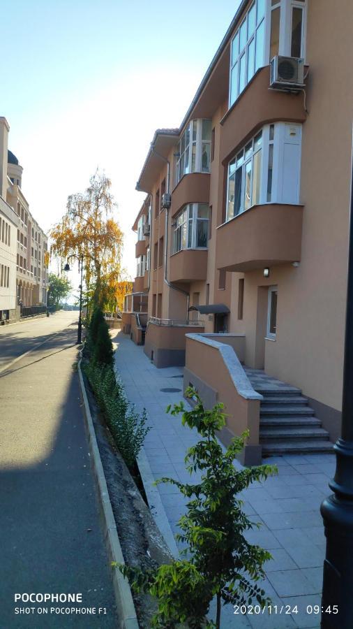 Unique Location With Parking Apartament *
