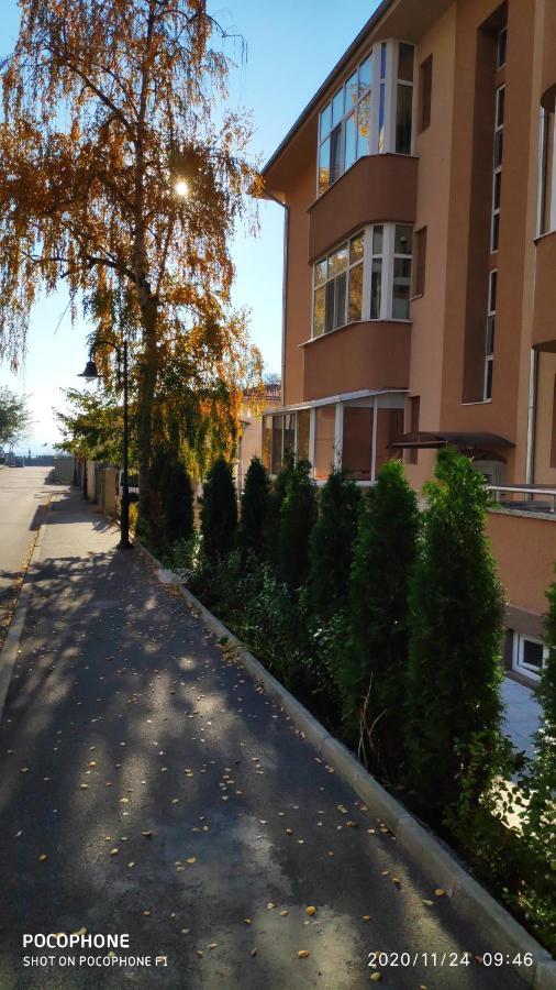 Unique Location With Parking Apartament *