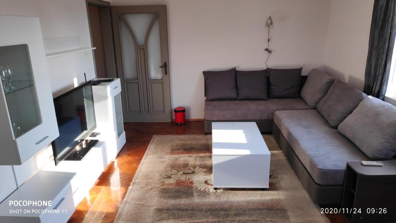 Unique Location With Parking Apartament