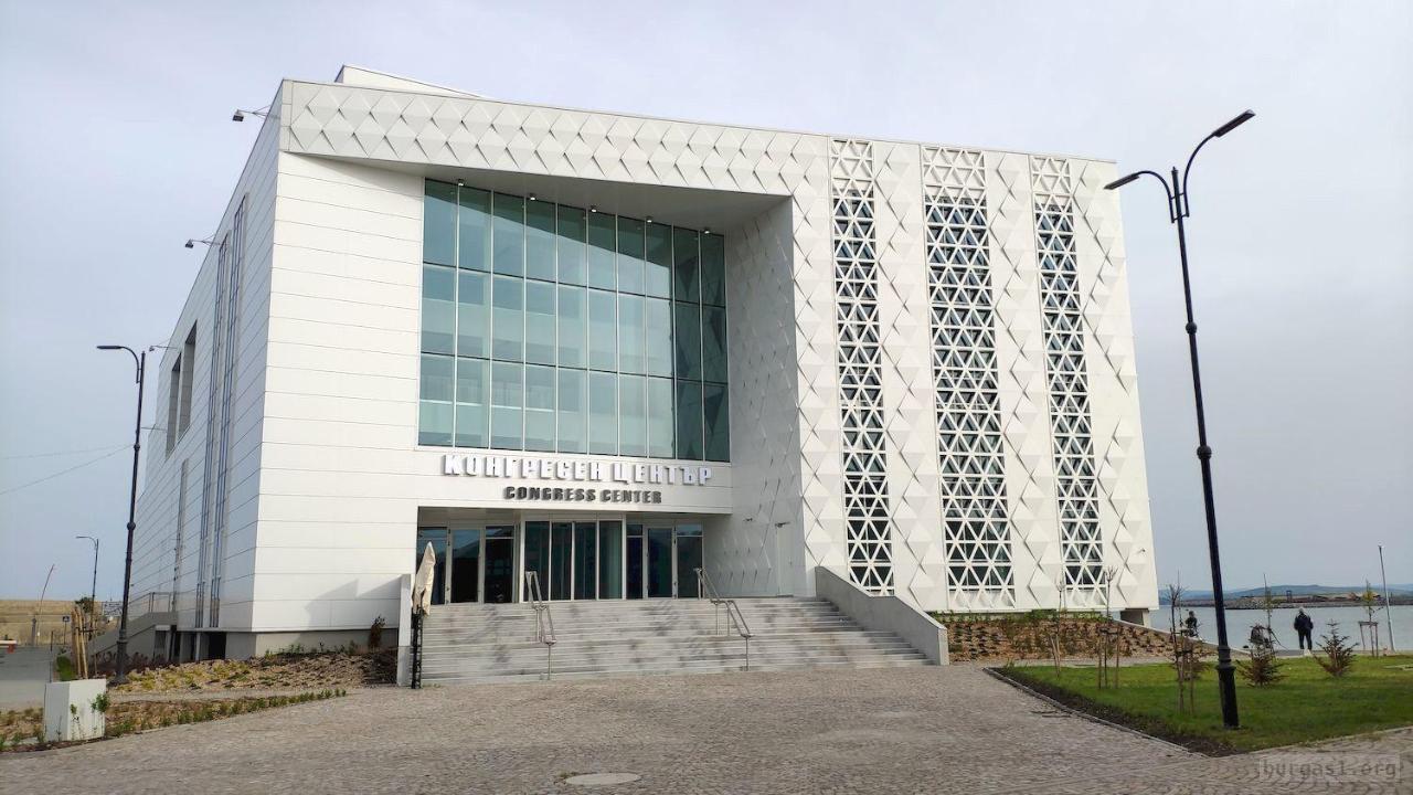 Unique Location With Parking * Burgas City